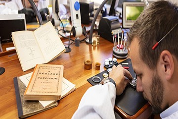 百达翡丽表换原装电池